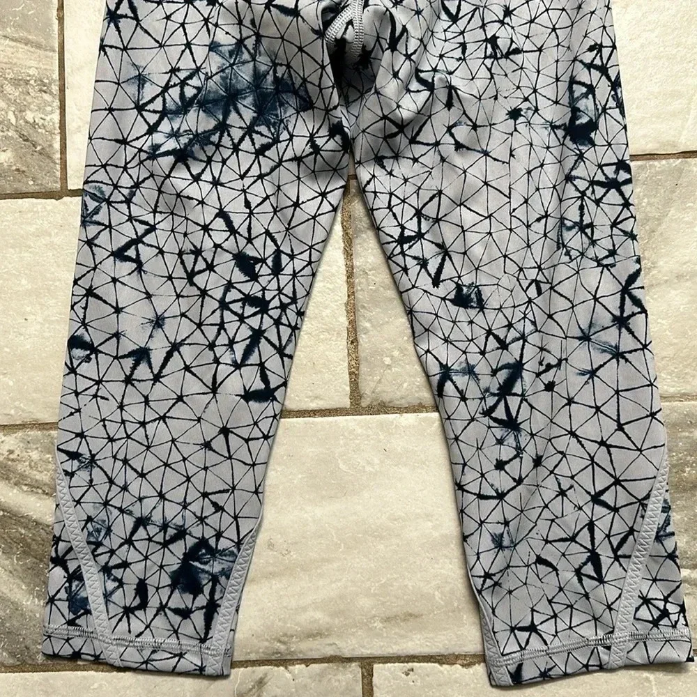 Lululemon Pedal‎ Pace Crop size 4